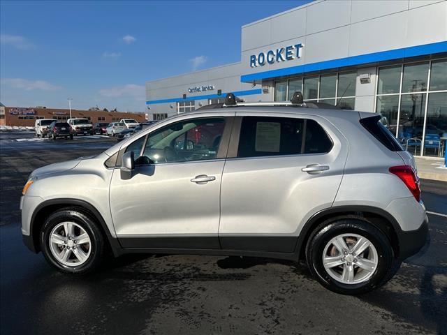 Photo of 2016 Silver Ice Metallic Chevrolet Trax