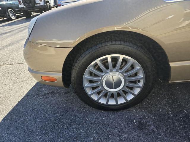 Photo of 2005 Gold Ford Thunderbird