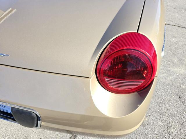 Photo of 2005 Gold Ford Thunderbird
