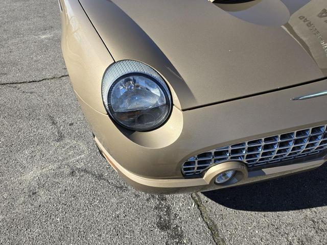 Photo of 2005 Gold Ford Thunderbird