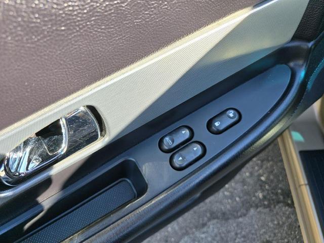 Photo of 2005 Gold Ford Thunderbird