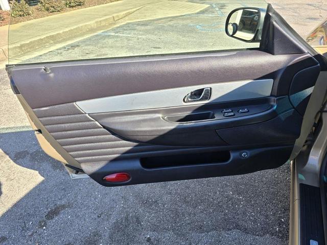 Photo of 2005 Gold Ford Thunderbird