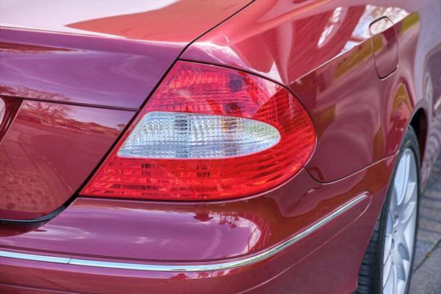 Photo of 2009 Red Mercedes-Benz CLK-Class