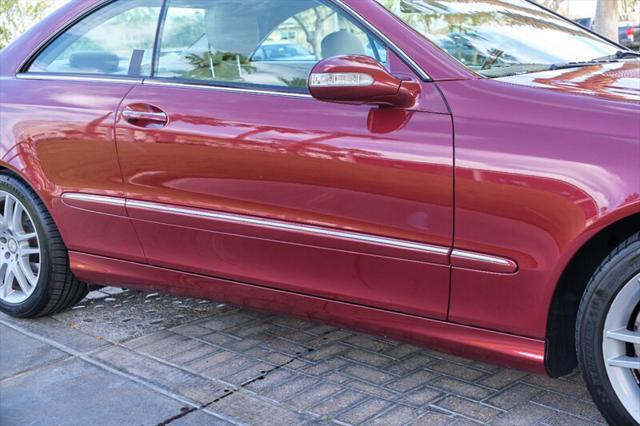 Photo of 2009 Red Mercedes-Benz CLK-Class