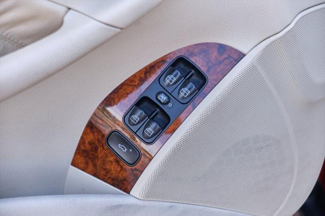 Photo of 2009 Red Mercedes-Benz CLK-Class