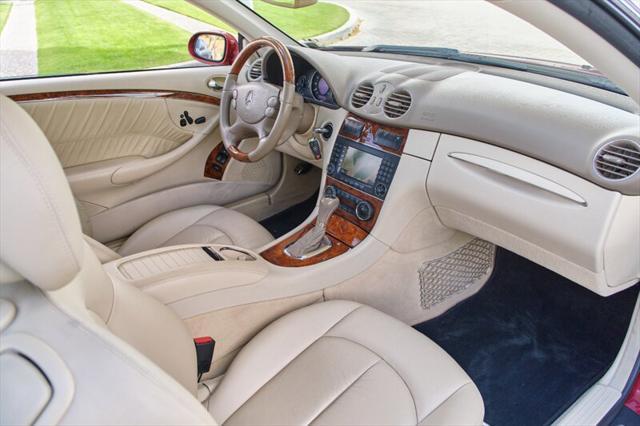 Photo of 2009 Red Mercedes-Benz CLK-Class