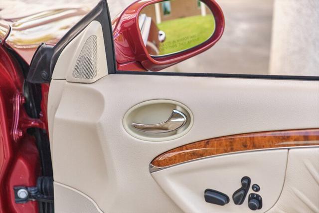 Photo of 2009 Red Mercedes-Benz CLK-Class