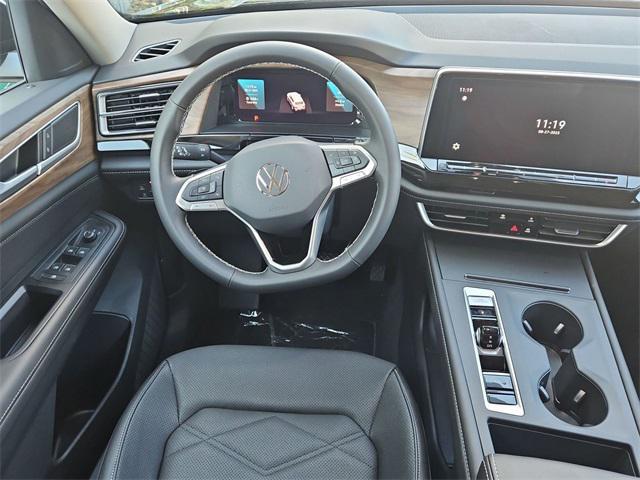 Photo of 2026 Deep Black Volkswagen Atlas