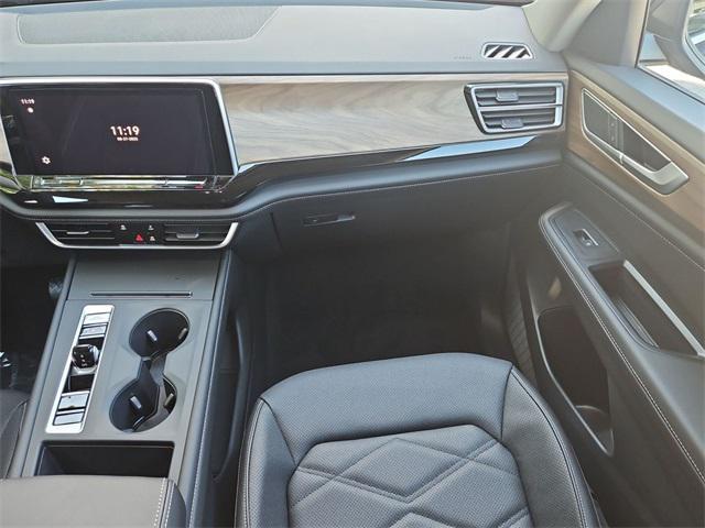Photo of 2026 Deep Black Volkswagen Atlas