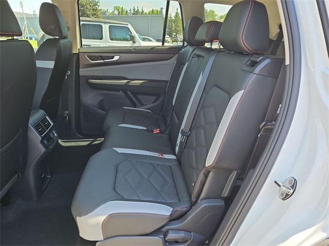 Photo of 2025 Pure White Volkswagen Atlas
