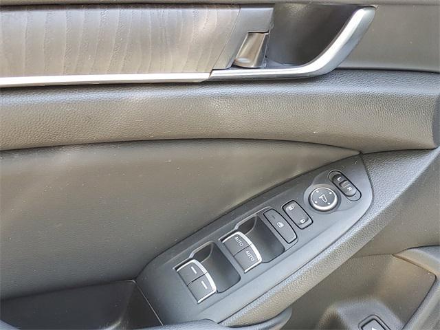 Photo of 2018 Platinum White Pearl Honda Accord
