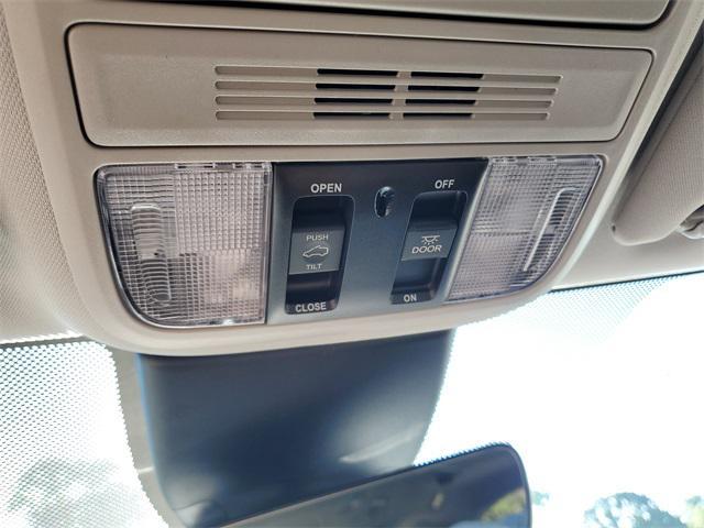 Photo of 2026 Platinum White Pearl Honda Odyssey