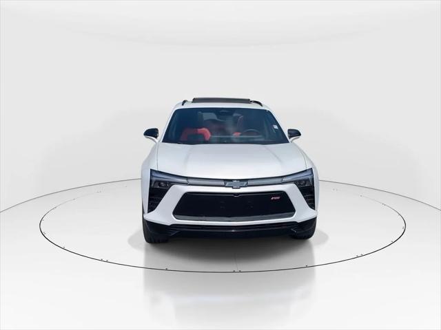 Photo of 2024 Iridescent Pearl Tricoat Chevrolet Blazer EV