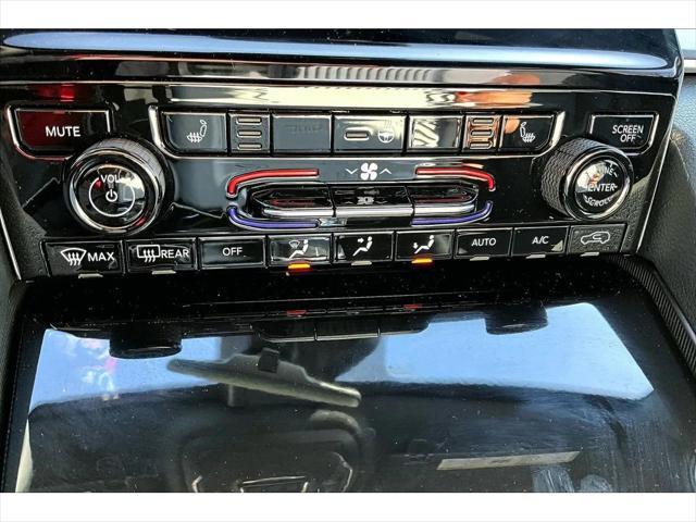 Photo of 2025 Diamond Black Crystal Pearlcoat Jeep Grand Cherokee L