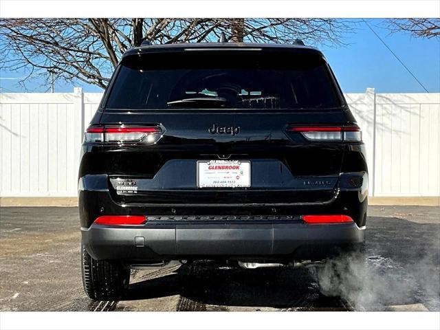 Photo of 2025 Diamond Black Crystal Pearlcoat Jeep Grand Cherokee L