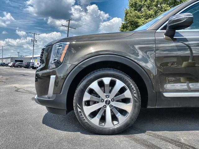 Photo of 2022 Dark Moss Kia Telluride