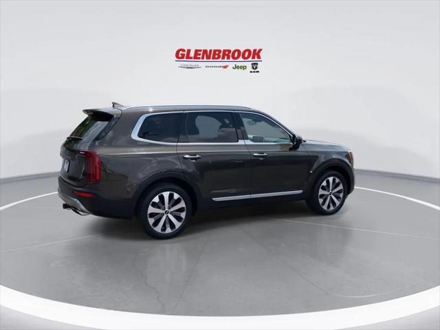 Photo of 2022 Dark Moss Kia Telluride