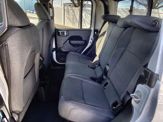 Photo of 2025 Bright White Clearcoat Jeep Gladiator
