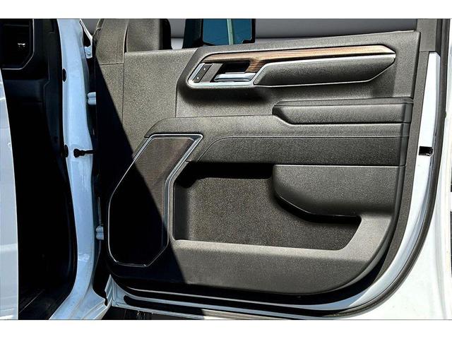 Photo of 2024 Summit White Chevrolet Silverado 2500