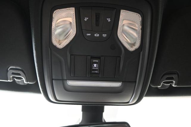 Photo of 2019 Granite Crystal Metallic Clearcoat RAM 1500