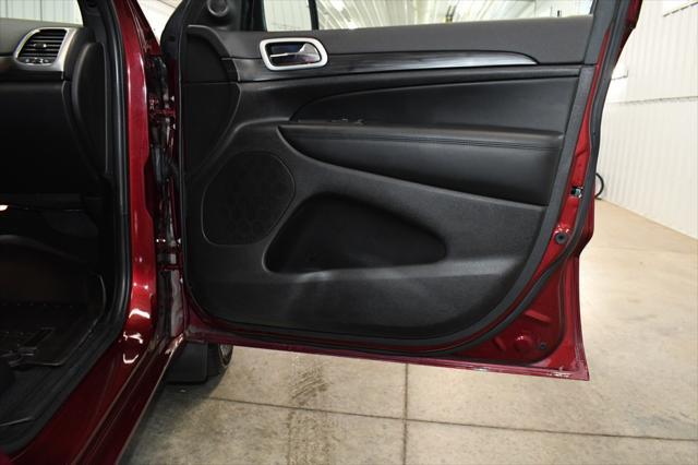 Photo of 2021 Velvet Red Pearlcoat Jeep Grand Cherokee