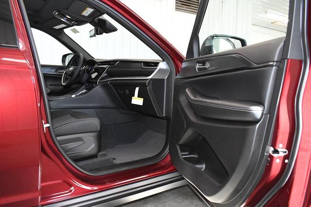 Photo of 2025 Velvet Red Pearlcoat Jeep Grand Cherokee L