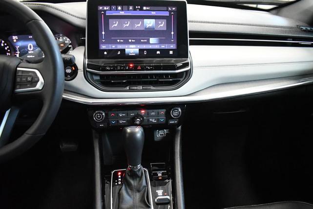 Photo of 2023 Granite Crystal Metallic Clearcoat Jeep Compass