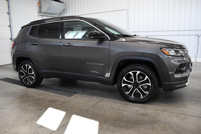 Photo of 2023 Granite Crystal Metallic Clearcoat Jeep Compass