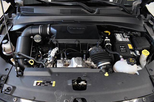 Photo of 2023 Granite Crystal Metallic Clearcoat Jeep Compass