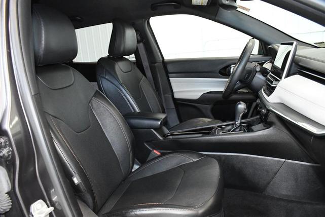 Photo of 2023 Granite Crystal Metallic Clearcoat Jeep Compass