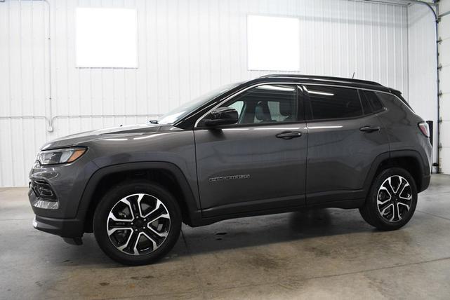 Photo of 2023 Granite Crystal Metallic Clearcoat Jeep Compass
