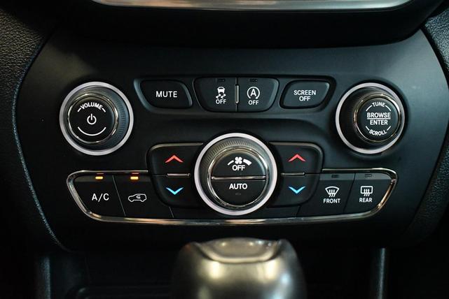 Photo of 2023 Bright White Clearcoat Jeep Cherokee