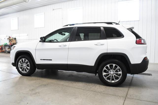 Photo of 2023 Bright White Clearcoat Jeep Cherokee