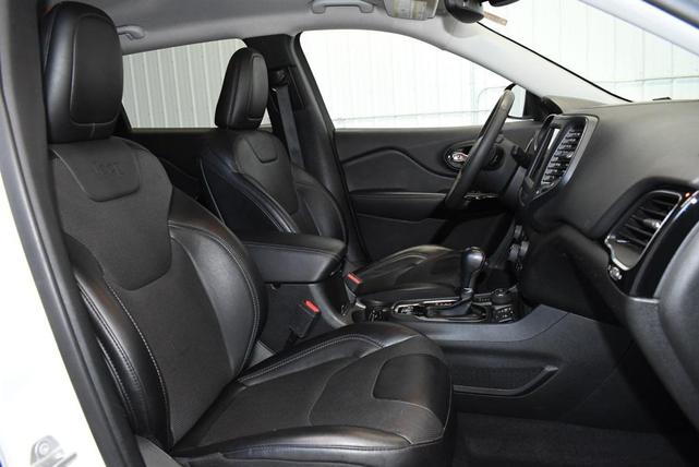 Photo of 2023 Bright White Clearcoat Jeep Cherokee