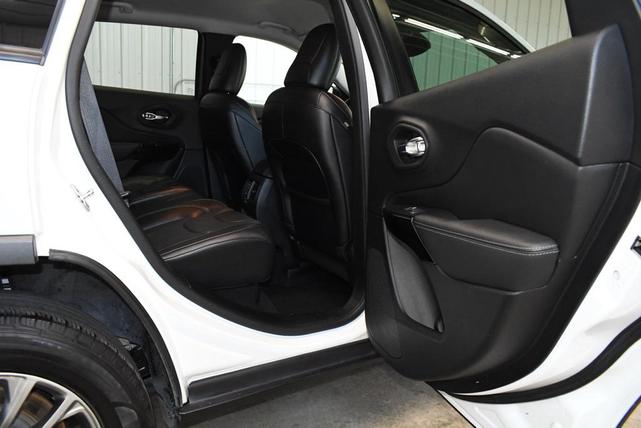 Photo of 2023 Bright White Clearcoat Jeep Cherokee