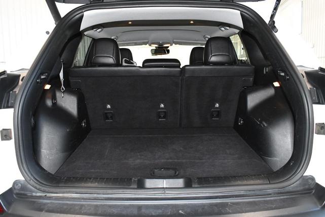 Photo of 2023 Bright White Clearcoat Jeep Cherokee