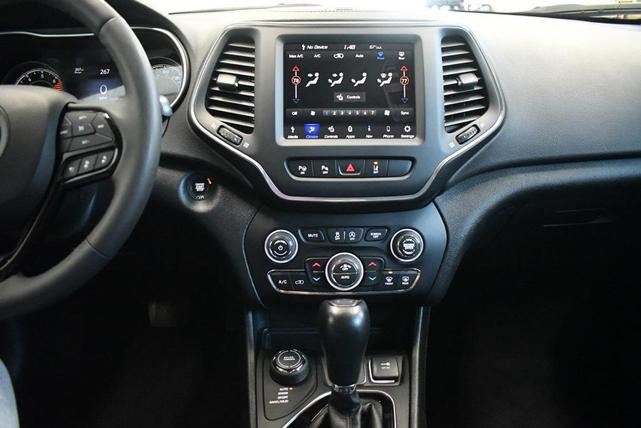 Photo of 2023 Bright White Clearcoat Jeep Cherokee
