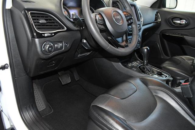 Photo of 2023 Bright White Clearcoat Jeep Cherokee
