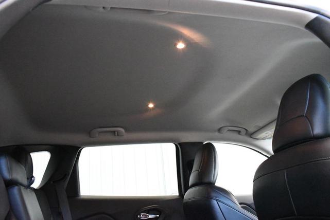 Photo of 2023 Bright White Clearcoat Jeep Cherokee
