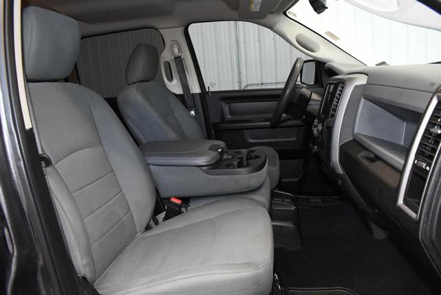 Photo of 2019 Granite Crystal Metallic Clearcoat RAM 1500