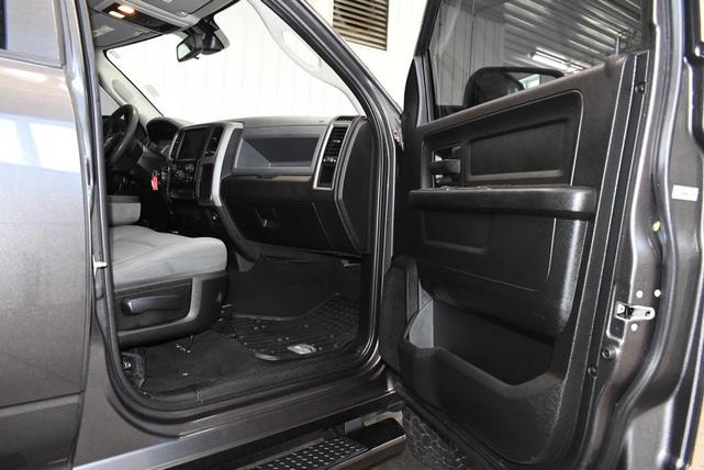 Photo of 2019 Granite Crystal Metallic Clearcoat RAM 1500