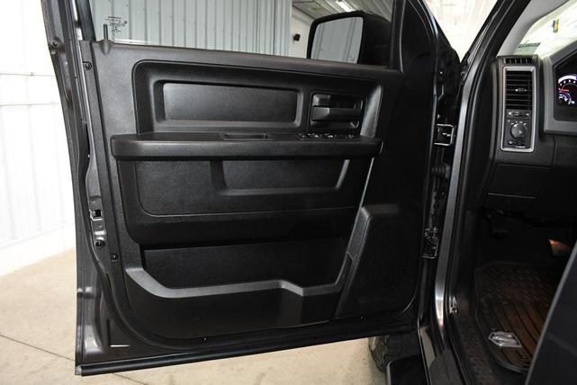 Photo of 2019 Granite Crystal Metallic Clearcoat RAM 1500