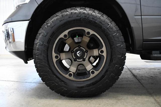 Photo of 2019 Granite Crystal Metallic Clearcoat RAM 1500