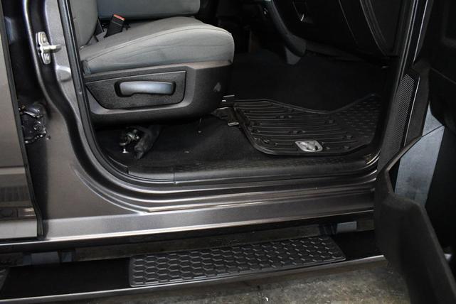 Photo of 2019 Granite Crystal Metallic Clearcoat RAM 1500