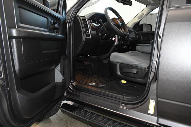 Photo of 2019 Granite Crystal Metallic Clearcoat RAM 1500