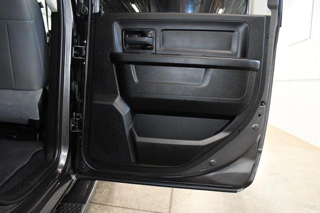Photo of 2019 Granite Crystal Metallic Clearcoat RAM 1500