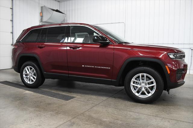 Photo of 2025 Velvet Red Pearlcoat Jeep Grand Cherokee