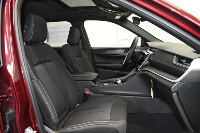 Photo of 2025 Velvet Red Pearlcoat Jeep Grand Cherokee