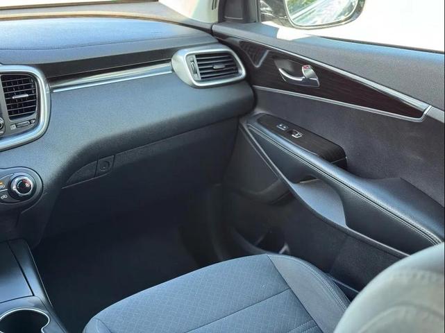 Photo of 2019 Everlasting Silver Kia Sorento