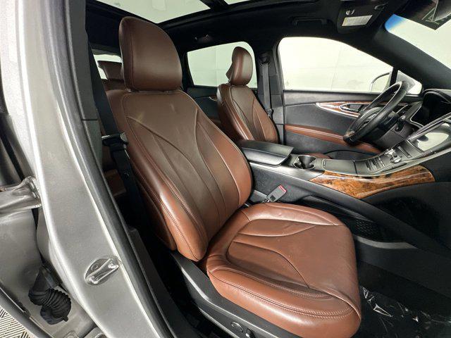Photo of 2018 INGOT SILVER METALLIC Lincoln MKX